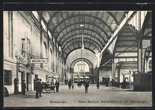 AK Wiesbaden, Neuer Bahnhof, Wandelhallen zu den Bahnsteigen