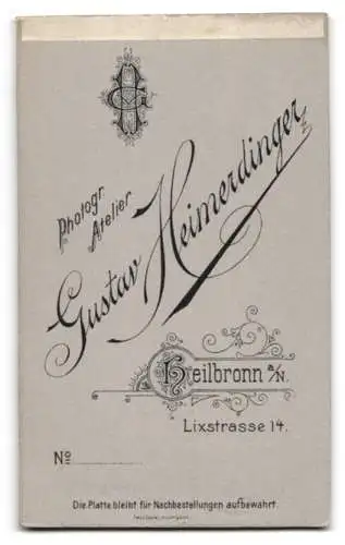 Fotografie Gustav Heimerdinger, Heilbronn a. N., Lixstr. 14, Elegant gekleideter Herr mit Schnauzbart