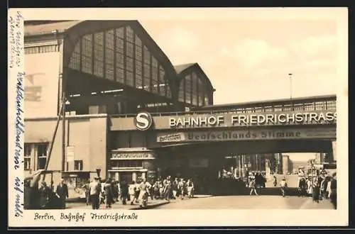 AK Berlin, Bahnhof Friedrichstrasse mit Passanten