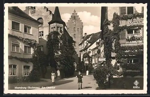 AK Meersburg / Bodensee, Strassenpartie am Obertor