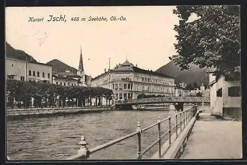 AK Bad Ischl, Flussansicht mit Kirchturm und Brücke