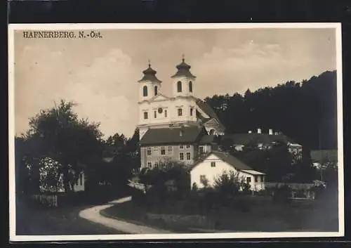AK Hafnerberg, Ortsansicht mit Wallfahrtskirche