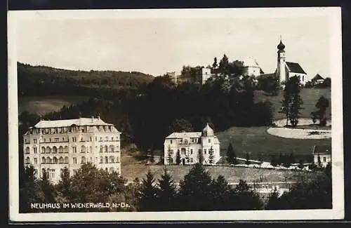 AK Neuhaus im Wienerwald, Ortspartie mit Kirche