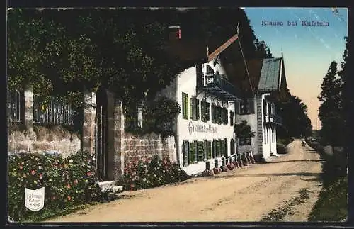 AK Kitzbühel, Strassenpartie mit Gasthaus Zur Klause