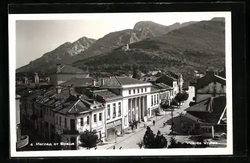 AK Vratsa, Strassenpartie mit Blick zu den Bergen