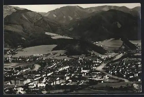 AK Leoben, Ortsansicht mit Bergen aus der Vogelschau