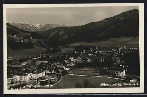 AK Mürzzuschlag /Steiermark, Teilansicht vor Bergpanorama