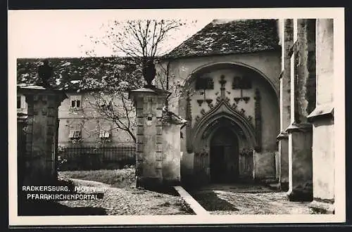 AK Radkersburg, Pfarrkirchenportal mit blühendem Baum