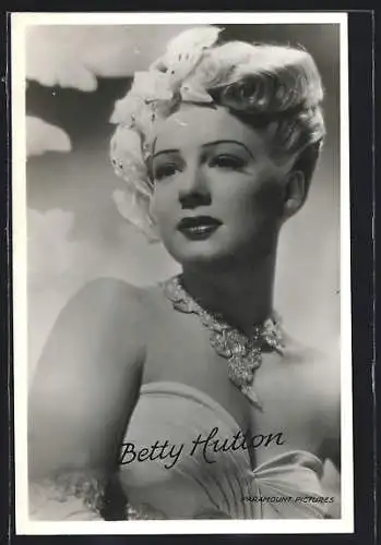 AK Schauspielerin Betty Hutton im Kleid