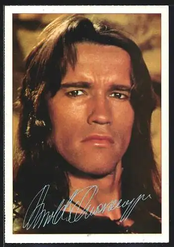 AK Schauspieler Arnold Schwarzenegger mit langen Haaren und ernsten Blick, gedrucktes