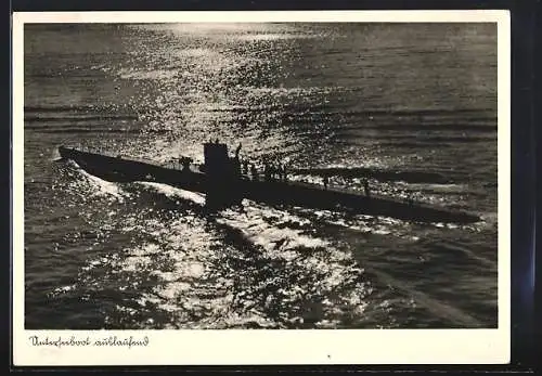 AK Unterseeboot auslaufend, Feindfahrt