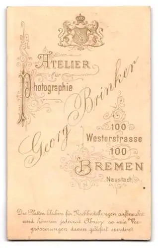 Fotografie Georg Brinker, Bremen, Westerstr. 100, Kleinkind im schwarzen Gewand mit einem weissen Latz