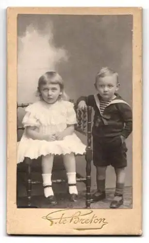 Fotografie G. le Breton, Bois-Colombes, 65 Rue du Sentier, Name des Fotografen auf Tafel nebst Malutensilien