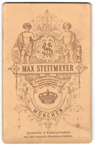 Fotografie Max Stettmeyer, München, Zweibrückenstr. 5, Monogramm des Fotografen im Wappenschild über Ateliersanschrift