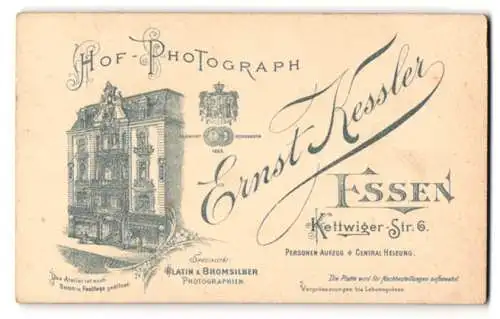 Fotografie Ernst Kessler, Essen, Kettwig-Str. 6, Essen, Ansicht Essen, Blick auf das Ateliersgebäude nebst kgl. Wappen