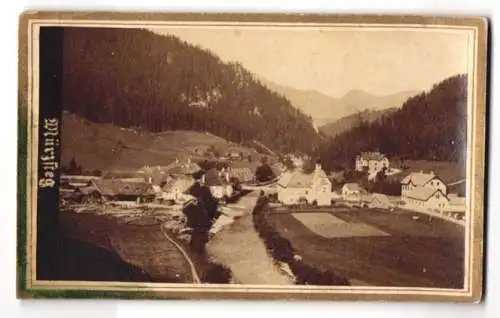 Fotografie unbekannter Fotograf, Ansicht Mürzsteg, Blick in den Ort mit Fluss