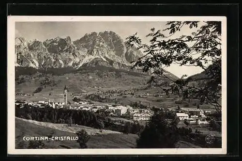 AK Cortina-Cristallo, Gesamtansicht mit Bergpanorama