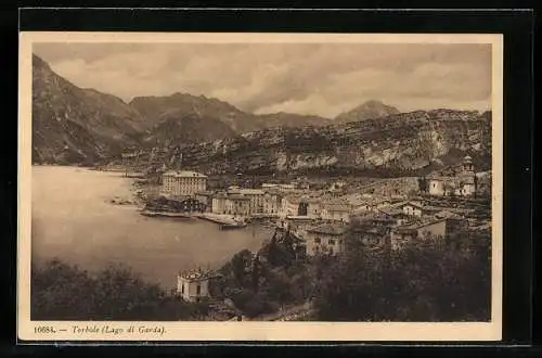 AK Torbole /Lago di Garda, Ortsansicht mit See und Bergpanorama