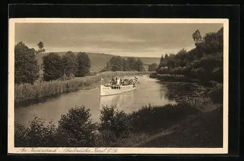 AK Königsberg, Bootsfahrt am Kodderstrauch im Oberländischen Kanal - Boot mit Reichsflagge