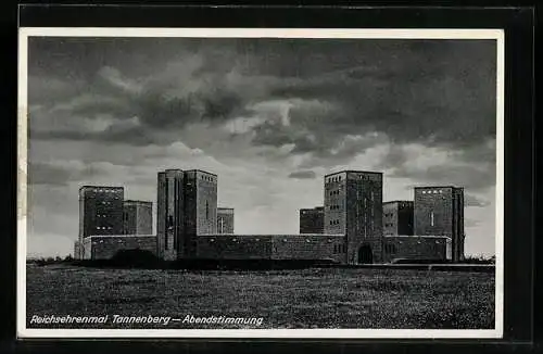 AK Hohenstein, Reichsehrenmal Tannenberg am Abend