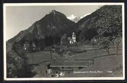 AK Gnadenwald, St. Martin, Tirol, Ortsansicht mit Kirche und Bergspitzen