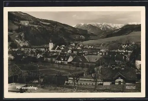 AK Mürzzuschlag, Ortsansicht mit Kirche und Bergblick