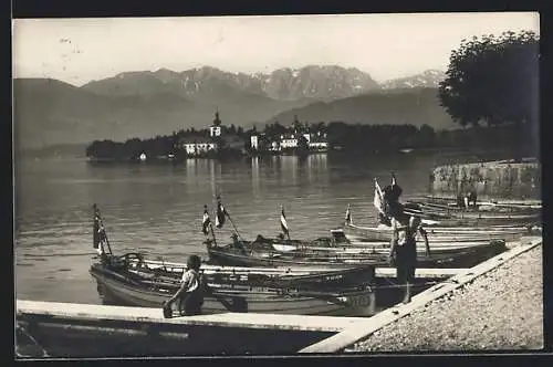 AK Traunsee, Ruderboote auf dem See und Schloss Orth