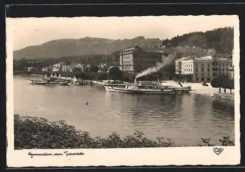 AK Gmunden am Traunsee, Ausflugsdampfer auf dem Wasser