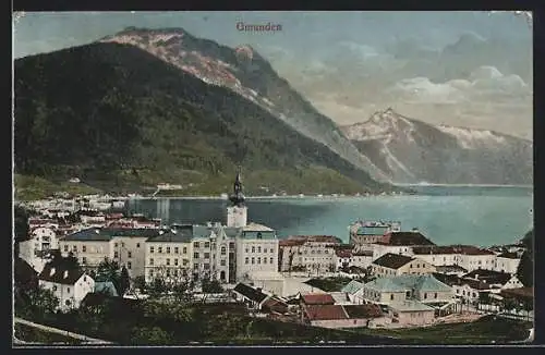 AK Gmunden, Ortsansicht mit See und Bergen