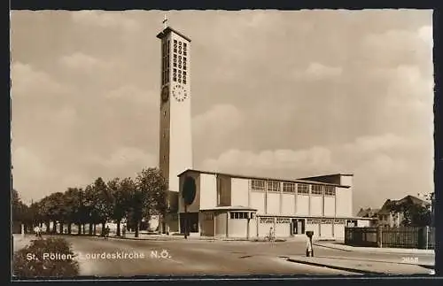 AK St. Pölten /N.Ö., Lourdeskirche mit Strassenpartie