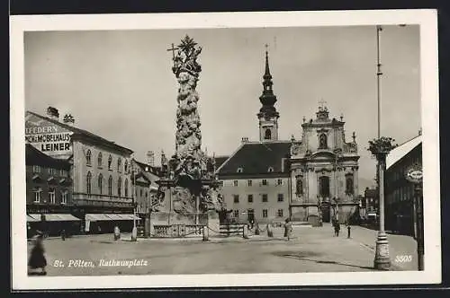 AK St. Pölten, Rathausplatz mit Passanten