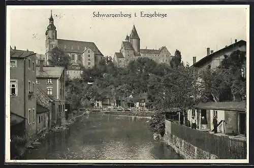 AK Schwarzenberg /Erzgeb., Flusspartie mit Turmblick