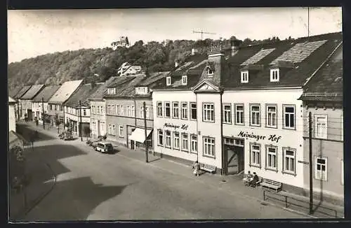 AK Kranichfeld (Ilm), Blick zum Oberschloss und Ernst-Thälmann-Str., Strassenpartie