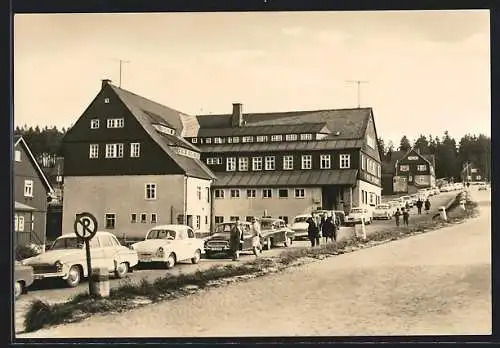 AK Mühlleithen i. V., HO-Hotel Buschhaus mit Strasse