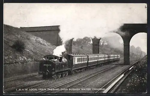 AK London & North Western Local Train passing over bushey water troughs, englische Eisenbahn