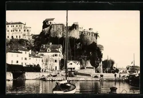 AK Herceg-Novi, Uferpartie mit Burg