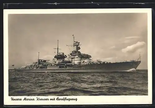AK Kreuzer mit Bordflugzeug in voller Fahrt