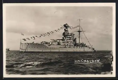 AK HMS Malaya im Wasser