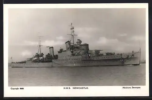 AK HMS Newcastle im Wasser