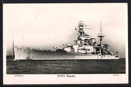 AK HMS Repulse im Wasser