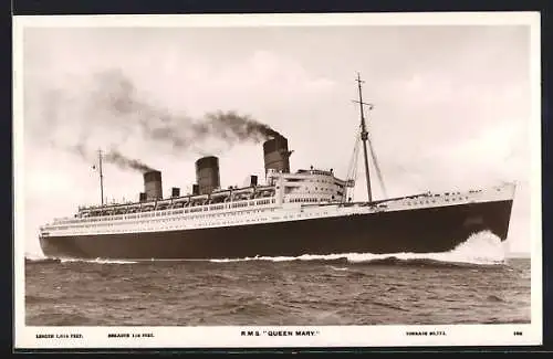 AK Passagierschiff R.M.S. Queen Mary der Cunard White Star Line auf hoher See