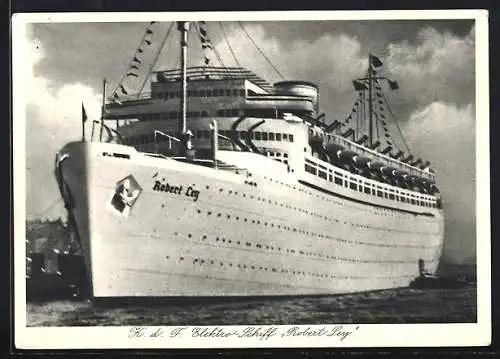 AK KdF-Schiff Robert Ley im Hafen
