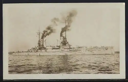 AK Kriegsschiff Kaiser im Wasser