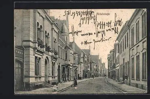 AK Lemgo, Partie in der Mittelstrasse, mit Strassenkehrerin