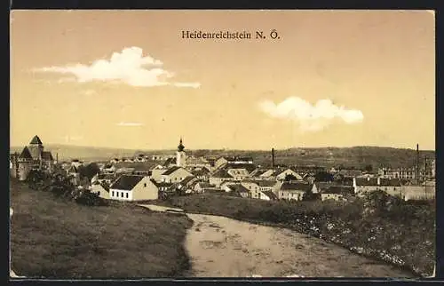 AK Heidenreichstein, Ortsansicht über das Flüsschen gesehen