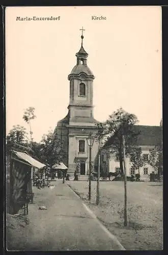AK Maria-Enzersdorf, Marktstände neben der Kirche