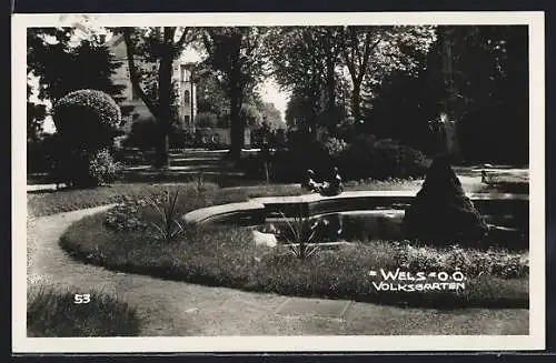 AK Wels, Volksgarten vom Brunnen gesehen