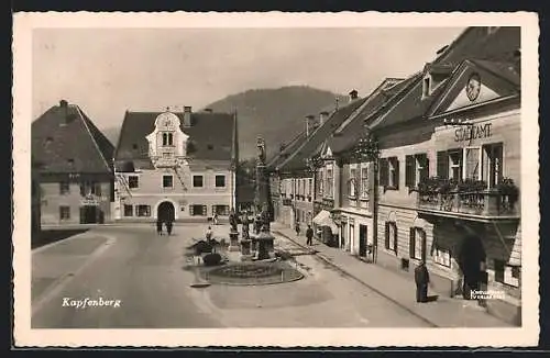 AK Kapfenberg, Marktplatz mit Stadtamt und Monument