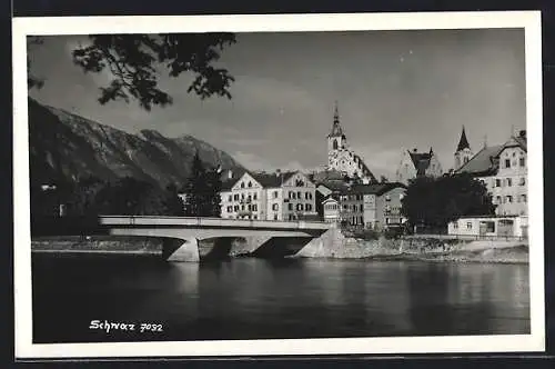 AK Schwaz /Tirol, Flusspartie mit Brücke