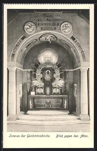 AK Korneuburg, Soldatenfriedhof Korneuburg, Inneres der Gedächtniskirche, Blick gegen den Altar